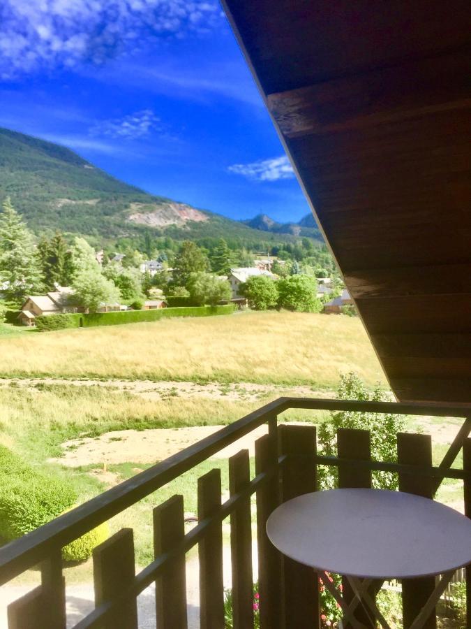 Location Le Queron Apartment Guillestre Exterior foto